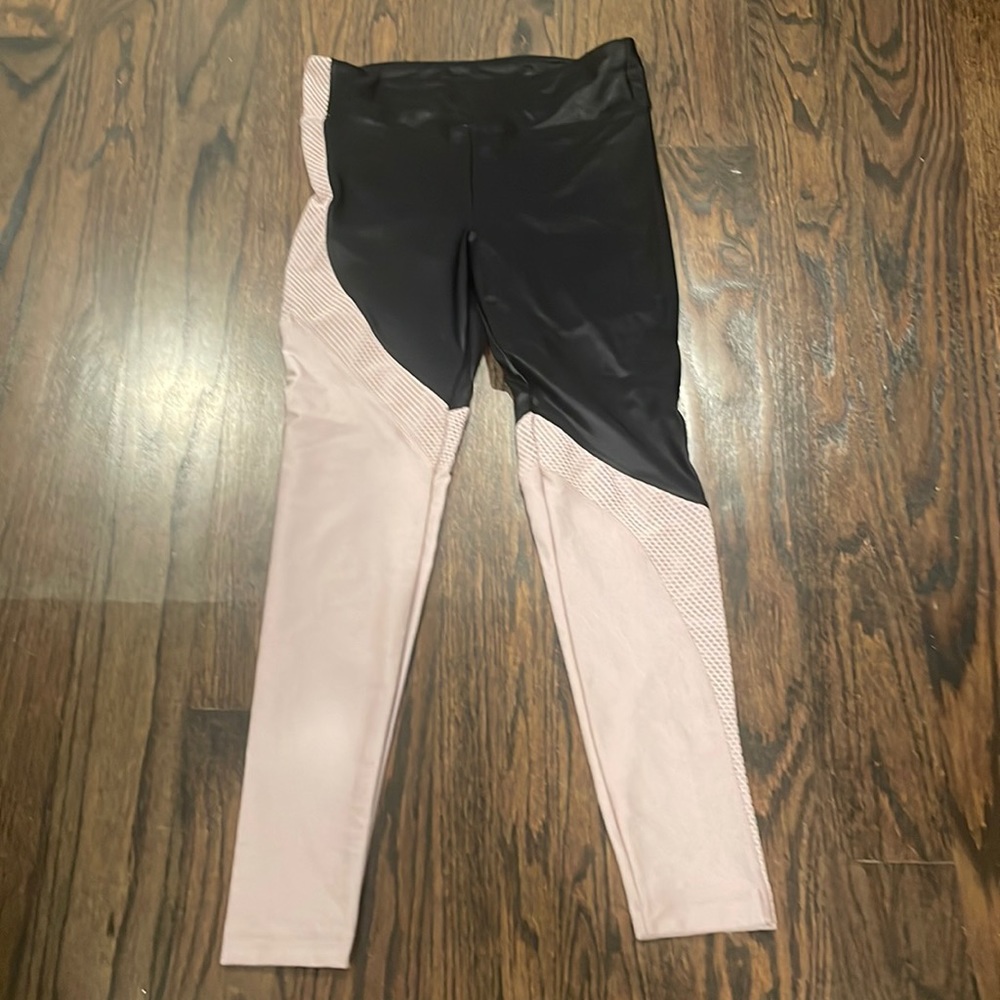 Koral leggings size L NWT